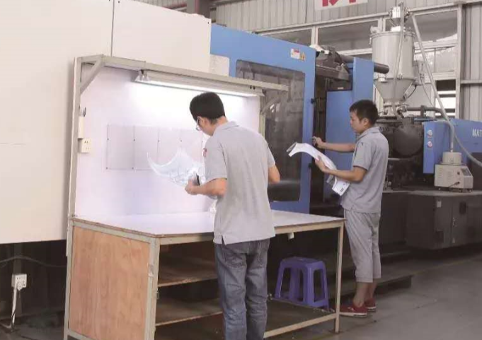 現(xiàn)場(chǎng)巡檢機(jī)器人塑膠模具